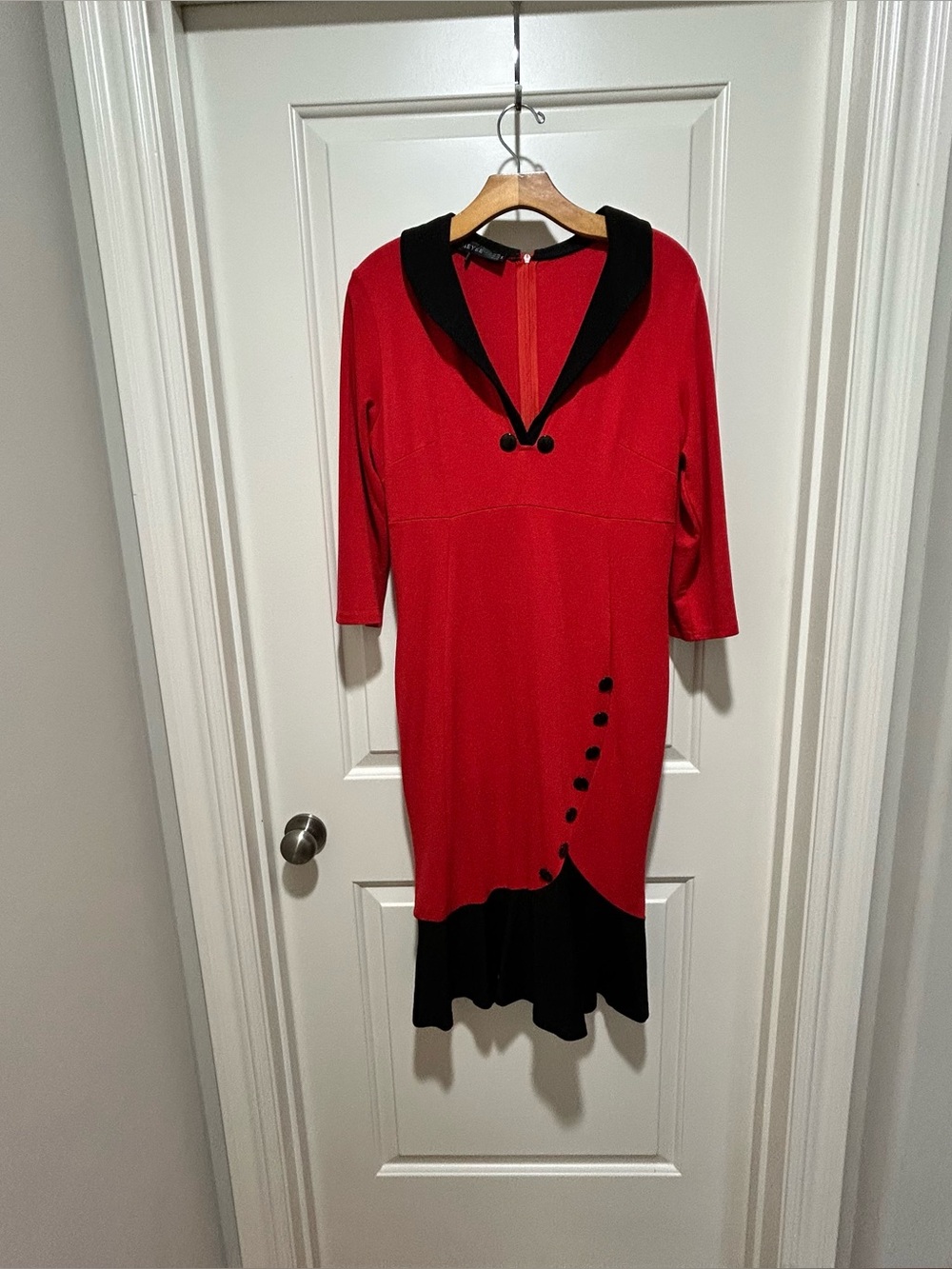 Homeyee women’s size 10 Midi Red & Black Sheath Dress with Contrast Trim NWT